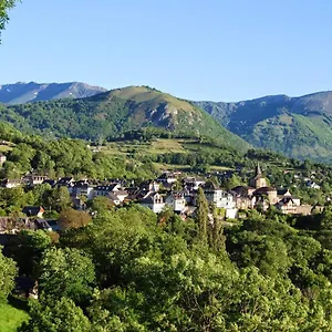 https://hotel-les-rochers.midi-pyreneeshotels.com