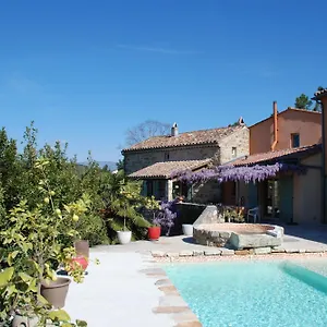 https://chambre-dhotes-au-creux-du-chambon.hotels-rhonealpes.com